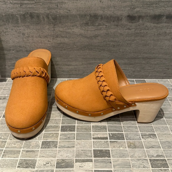 NWT 🏷️ J. Crew Factory suede cognac clogs - Picture 2 of 9